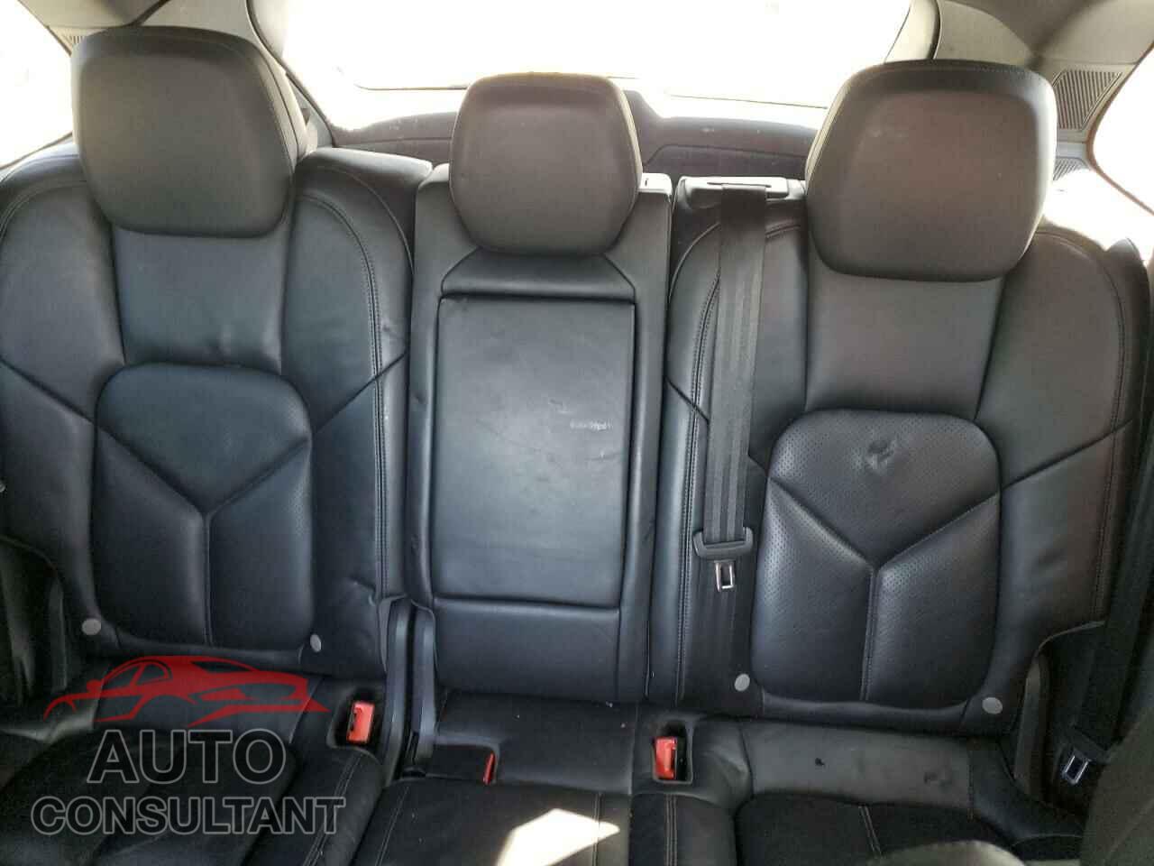 PORSCHE CAYENNE 2016 - WP1AA2A23GKA11861