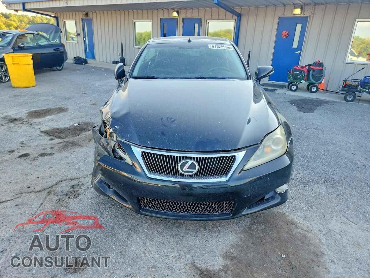 LEXUS IS 2014 - JTHFF2C22E2529896