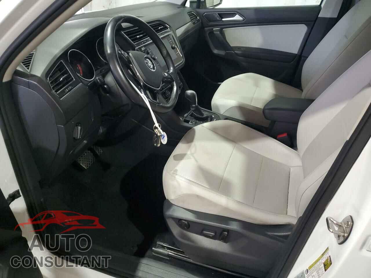 VOLKSWAGEN TIGUAN 2018 - 3VV2B7AX2JM035775