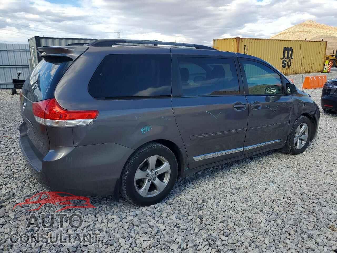 TOYOTA SIENNA 2013 - 5TDKK3DC8DS288989