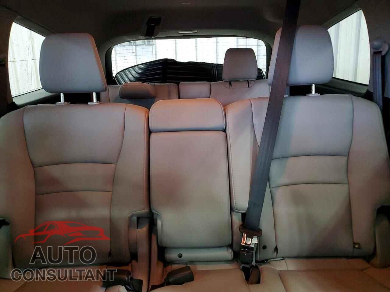 HONDA PILOT 2017 - 5FNYF6H54HB033861