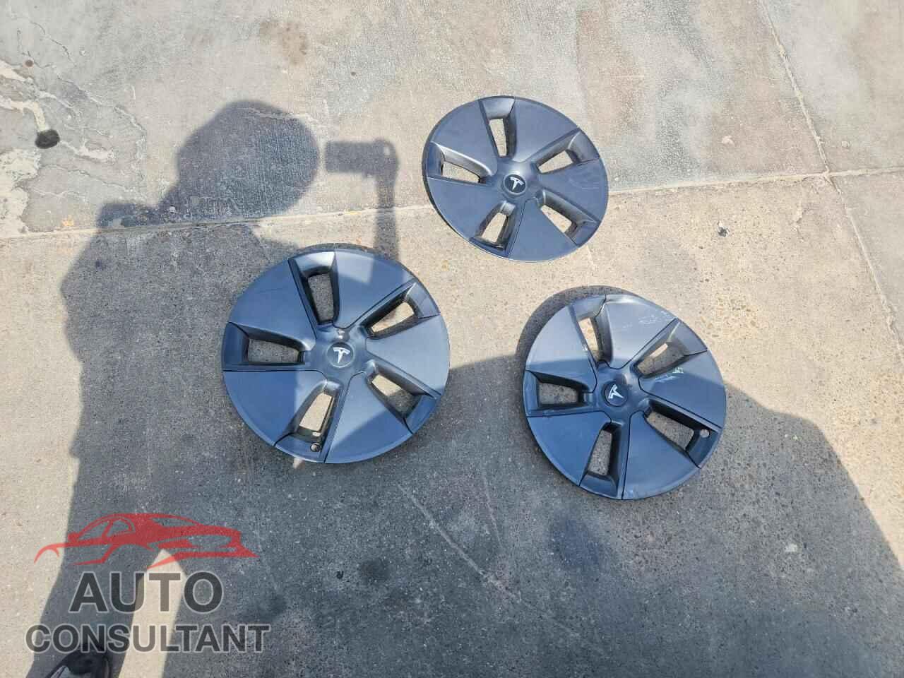 TESLA MODEL 3 2023 - 5YJ3E1EA7PF402597