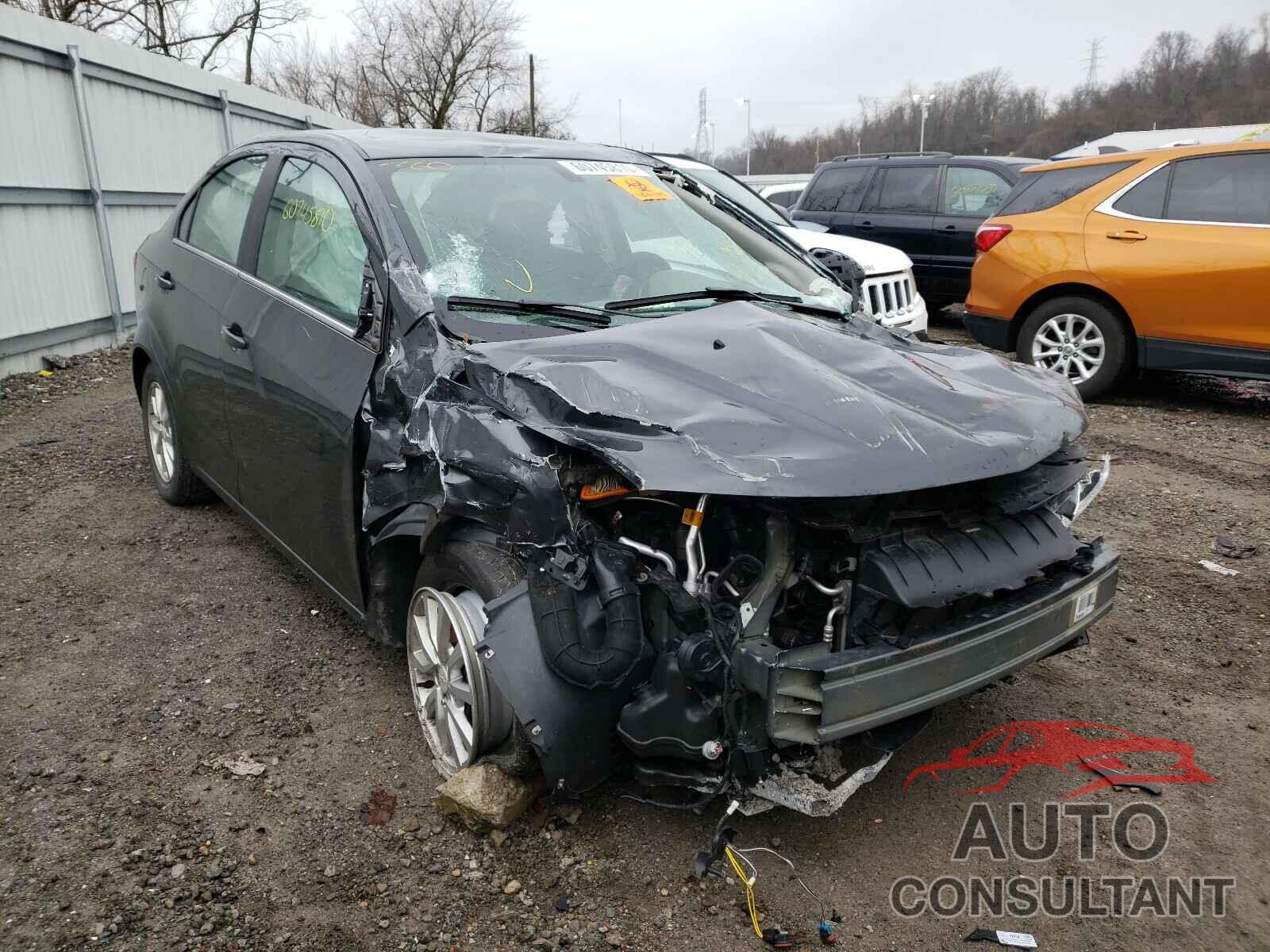 CHEVROLET SONIC 2018 - 1G1JD5SG9J4120267