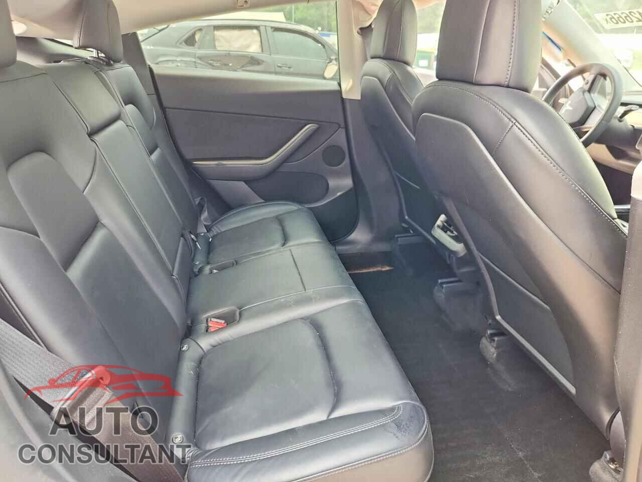 TESLA MODEL Y 2021 - 5YJYGDEF5MF251753