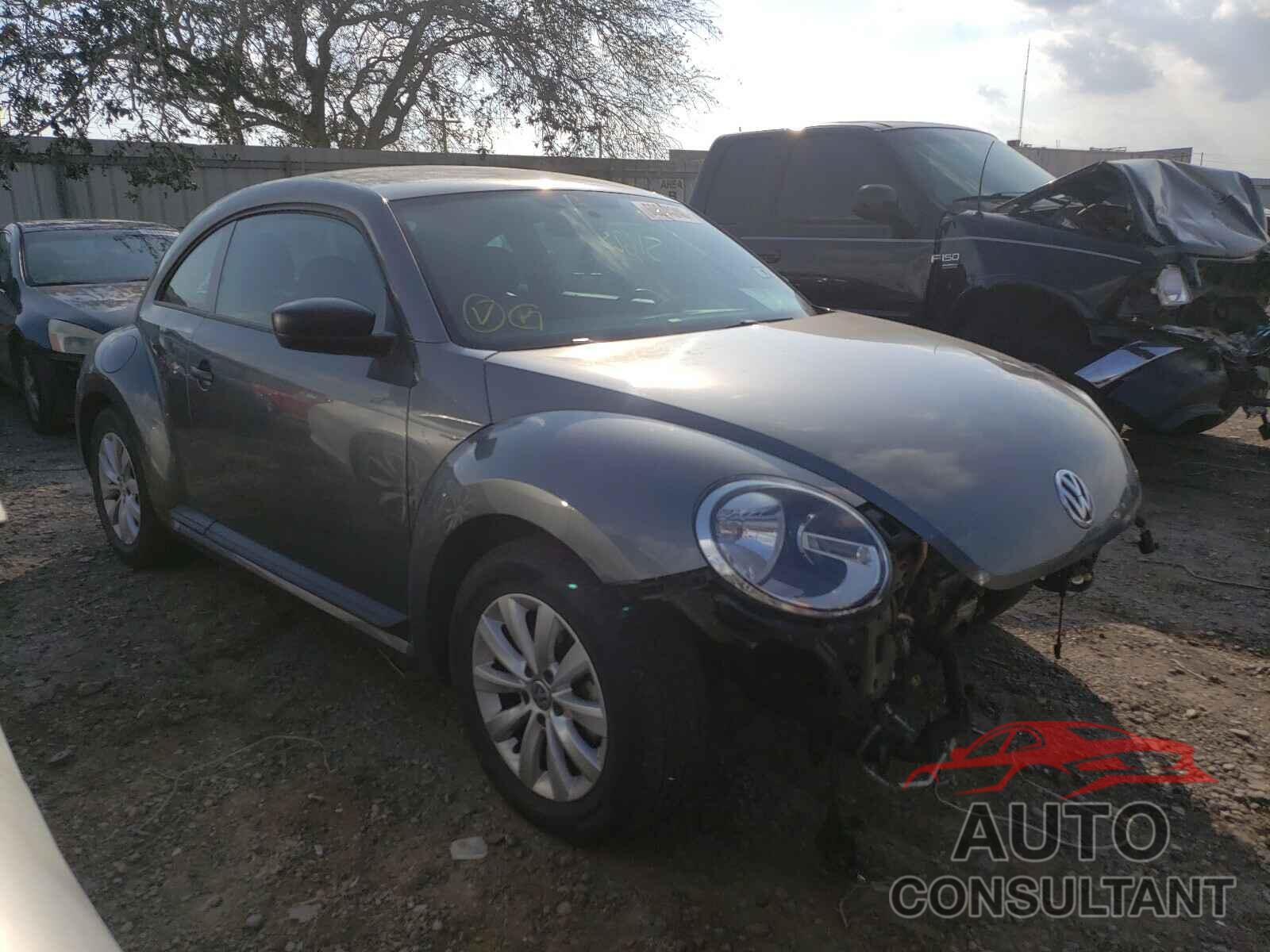 VOLKSWAGEN BEETLE 2018 - 3VWFD7AT5JM717120