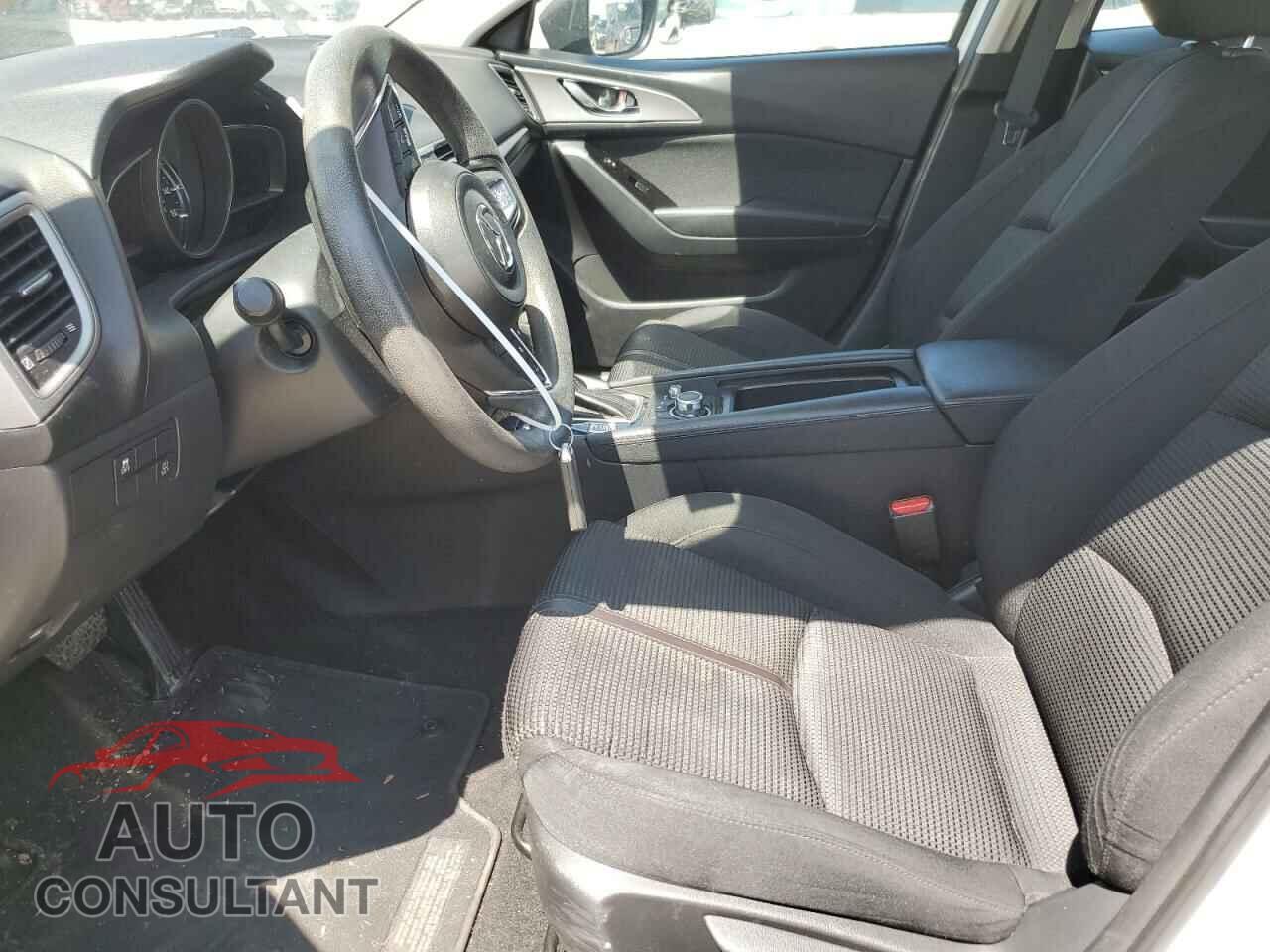 MAZDA 3 2018 - 3MZBN1U77JM240536