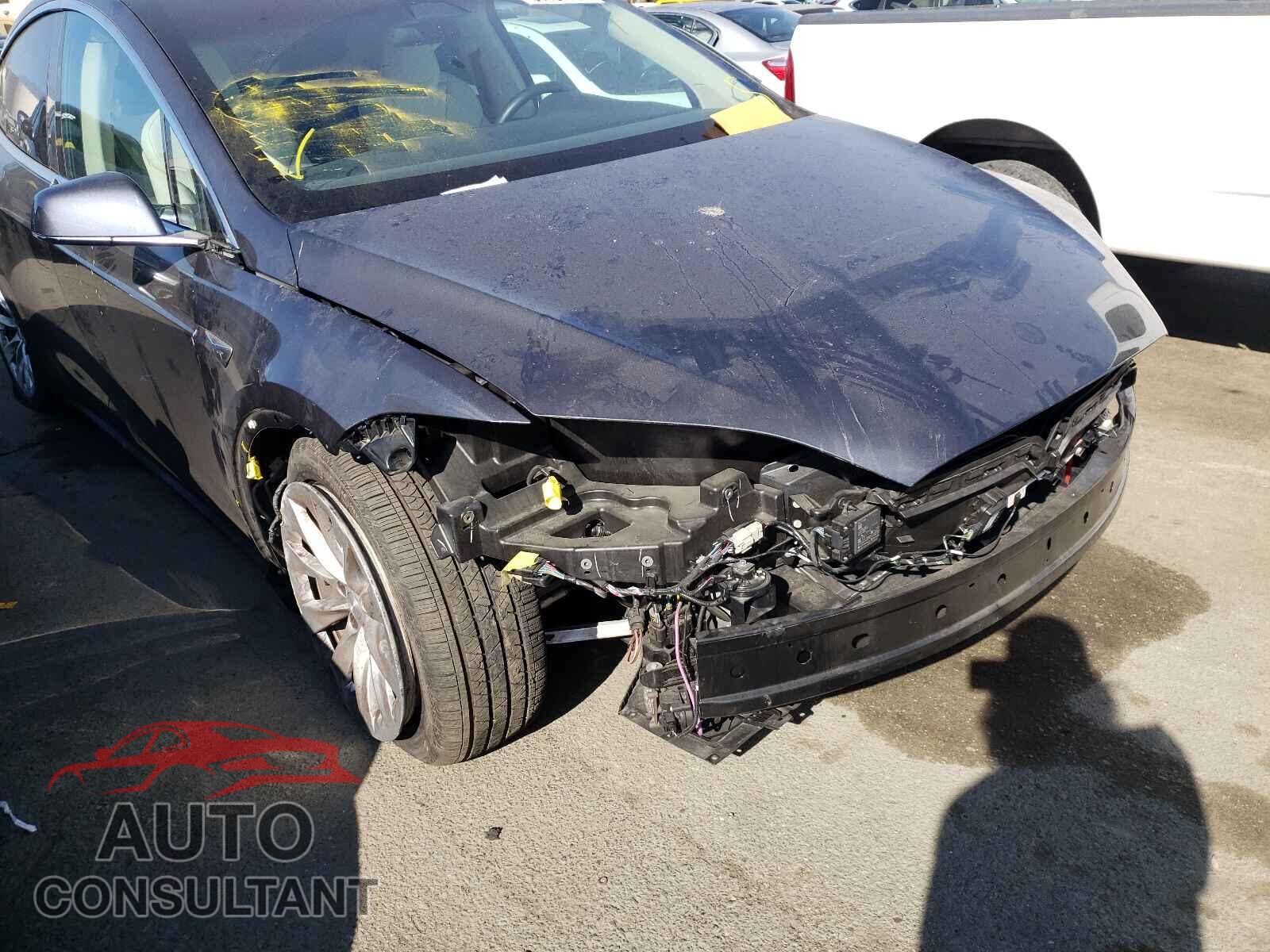 TESLA MODEL X 2018 - 5YJXCBE28JF104556