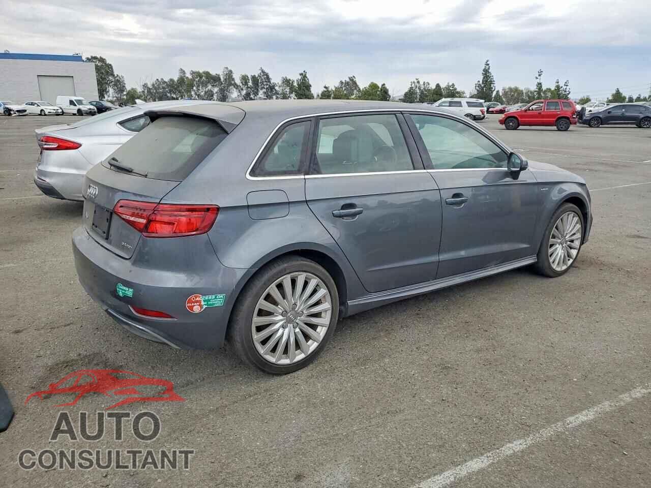 AUDI A3 2017 - WAUTPBFF6HA103409