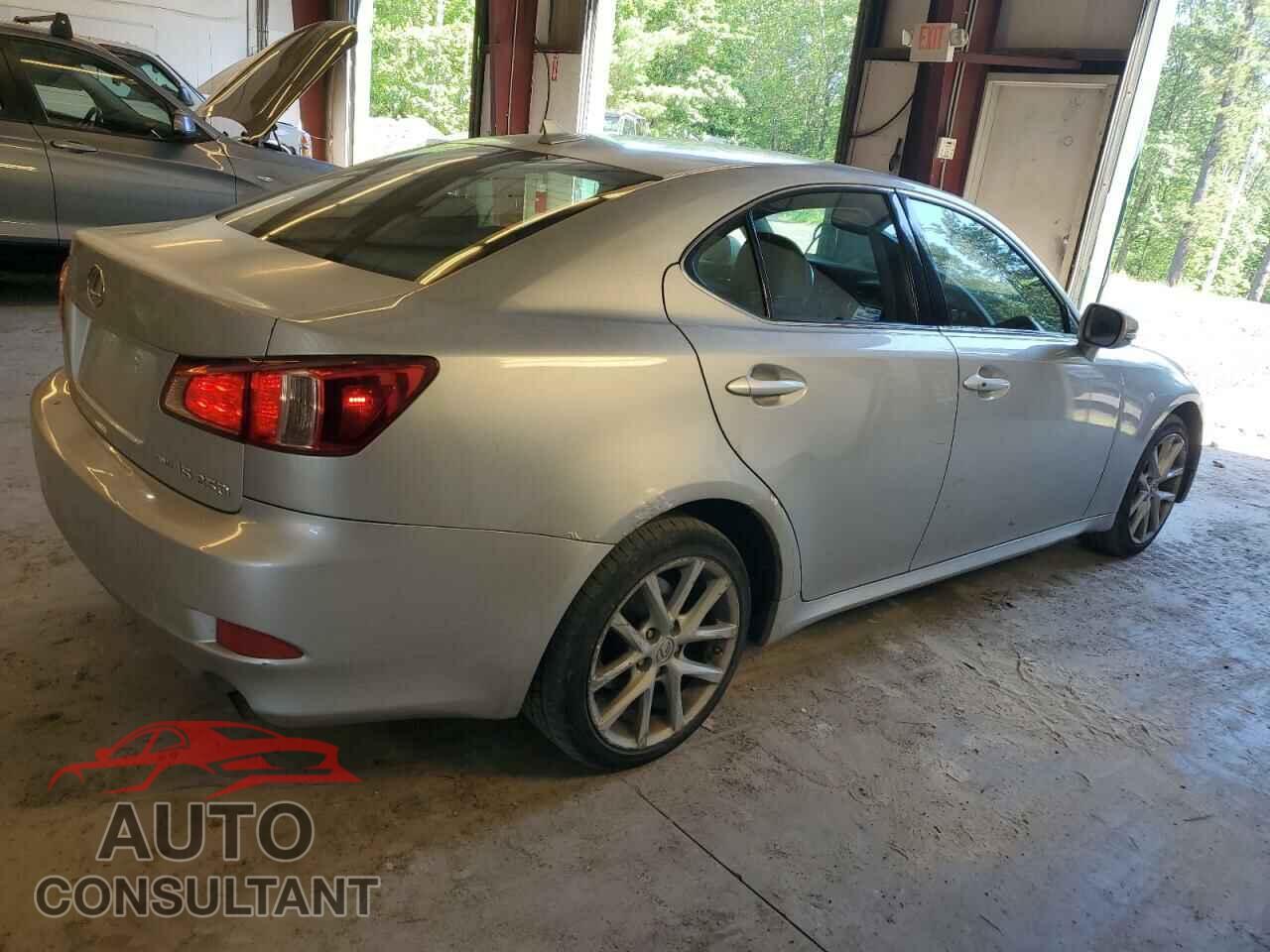 LEXUS IS 2011 - JTHCF5C26B5050055