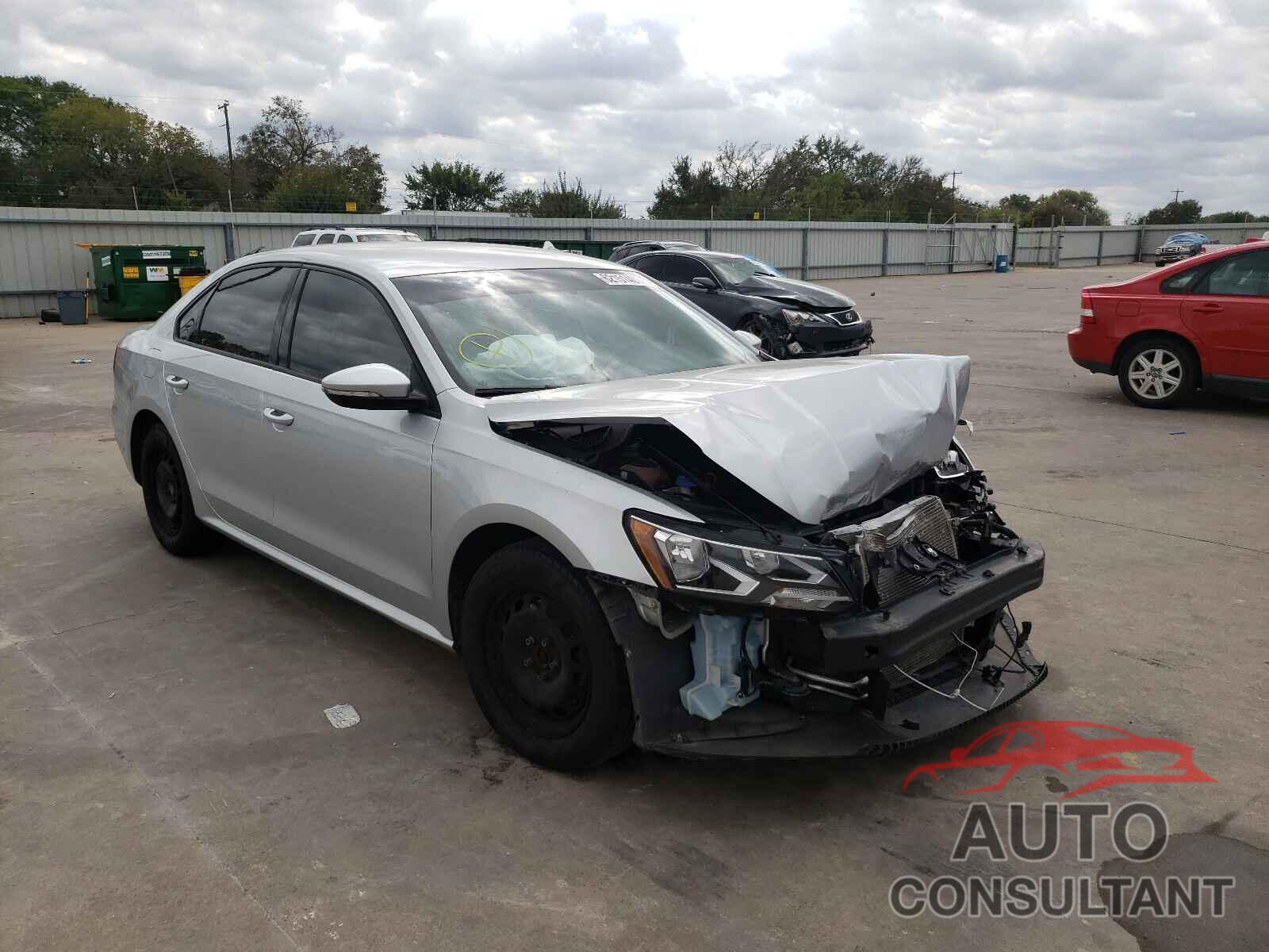 VOLKSWAGEN PASSAT 2018 - 1VWAA7A32JC033369