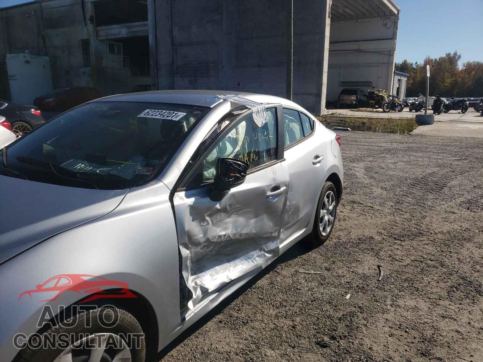 MAZDA 3 2018 - 3MZBN1U71JM207080
