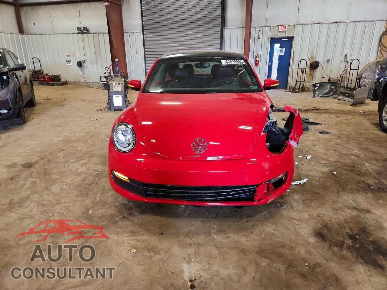VOLKSWAGEN BEETLE 2014 - 3VWJX7AT5EM631295