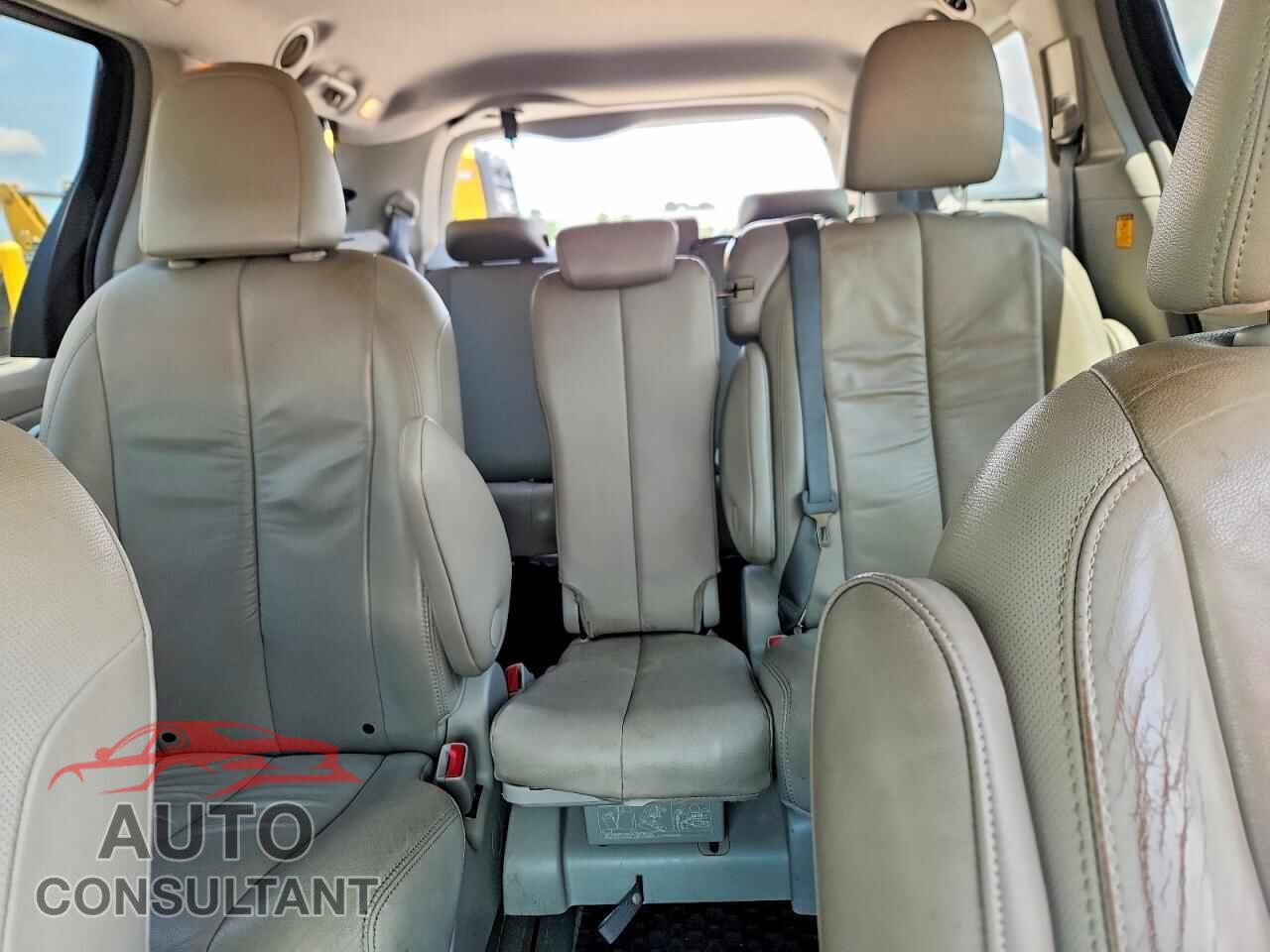 TOYOTA SIENNA 2012 - 5TDYK3DC0CS191794