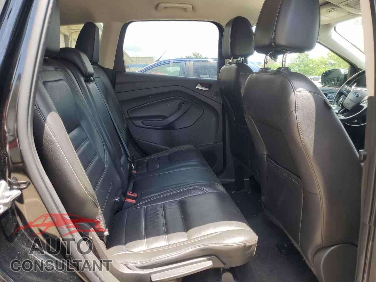 FORD ESCAPE 2017 - 1FMCU0JD3HUC22843