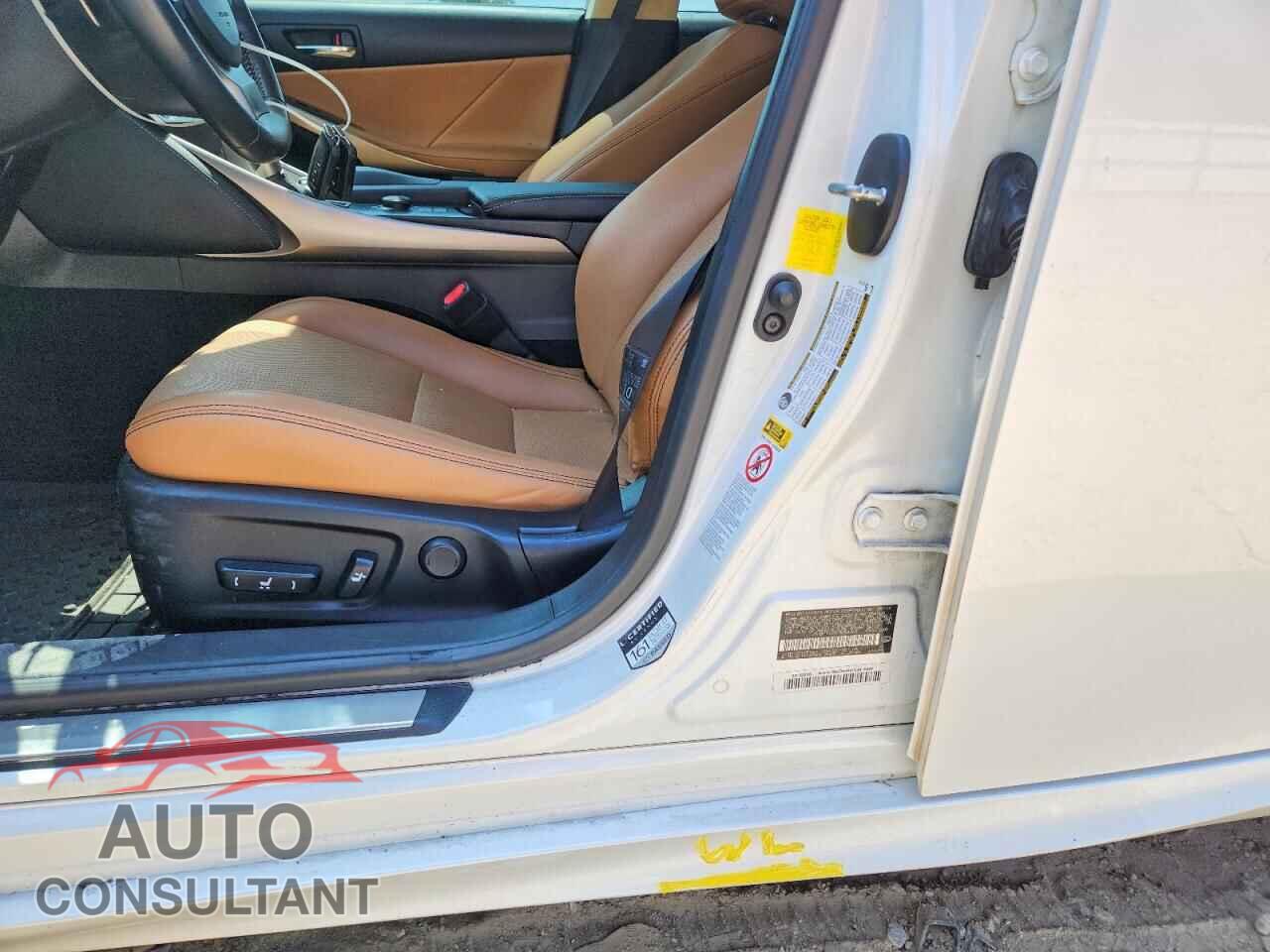 LEXUS IS 2015 - JTHBF1D29F5054464
