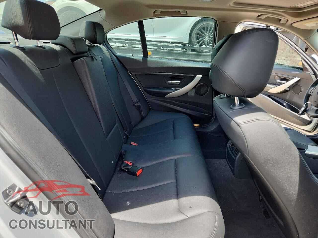 BMW 3 SERIES 2016 - WBA8E1G59GNU12245