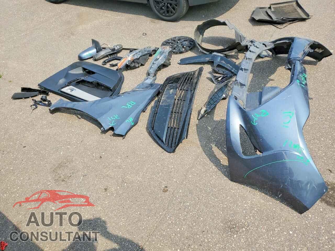 TOYOTA COROLLA 2018 - 2T1BURHE4JC024181