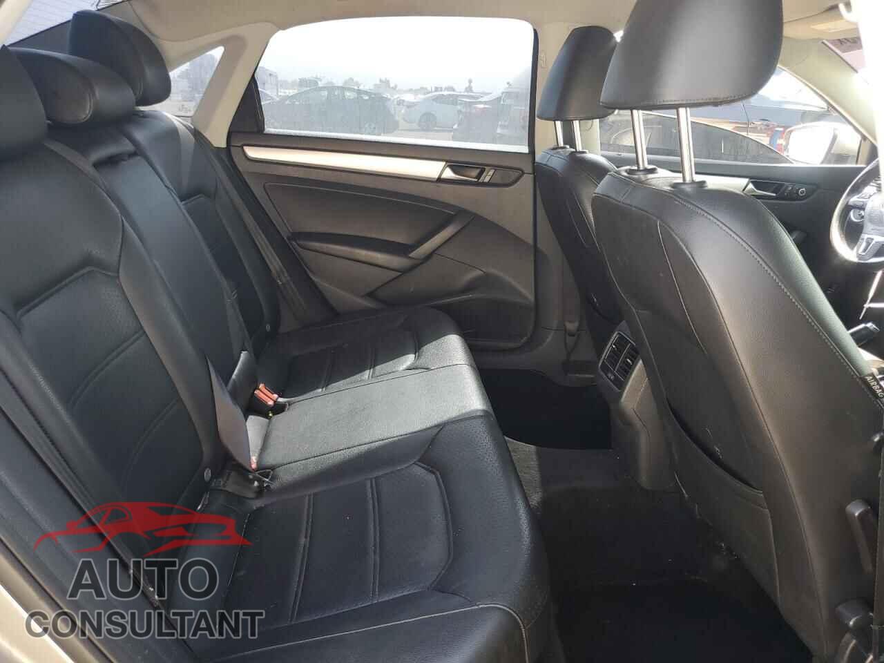 VOLKSWAGEN PASSAT 2013 - 1VWBP7A33DC084211