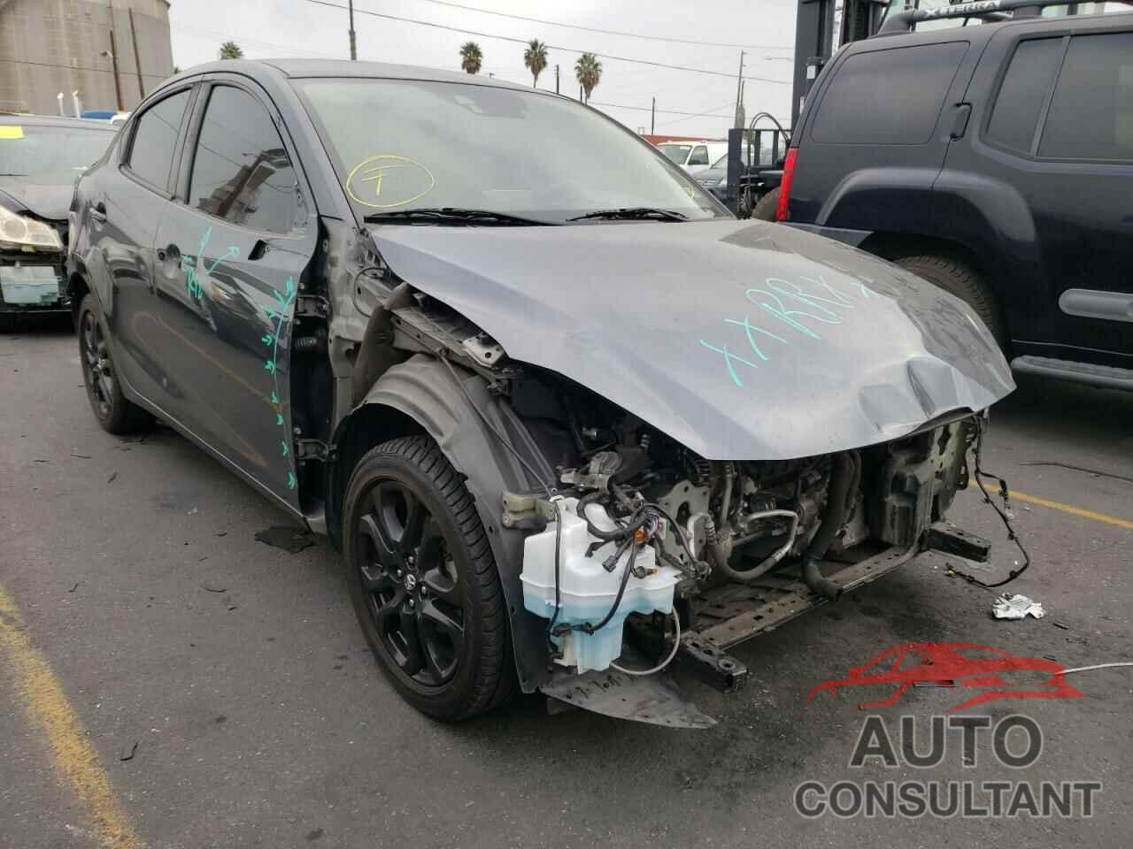 TOYOTA YARIS 2017 - 3MYDLBYV6HY156356