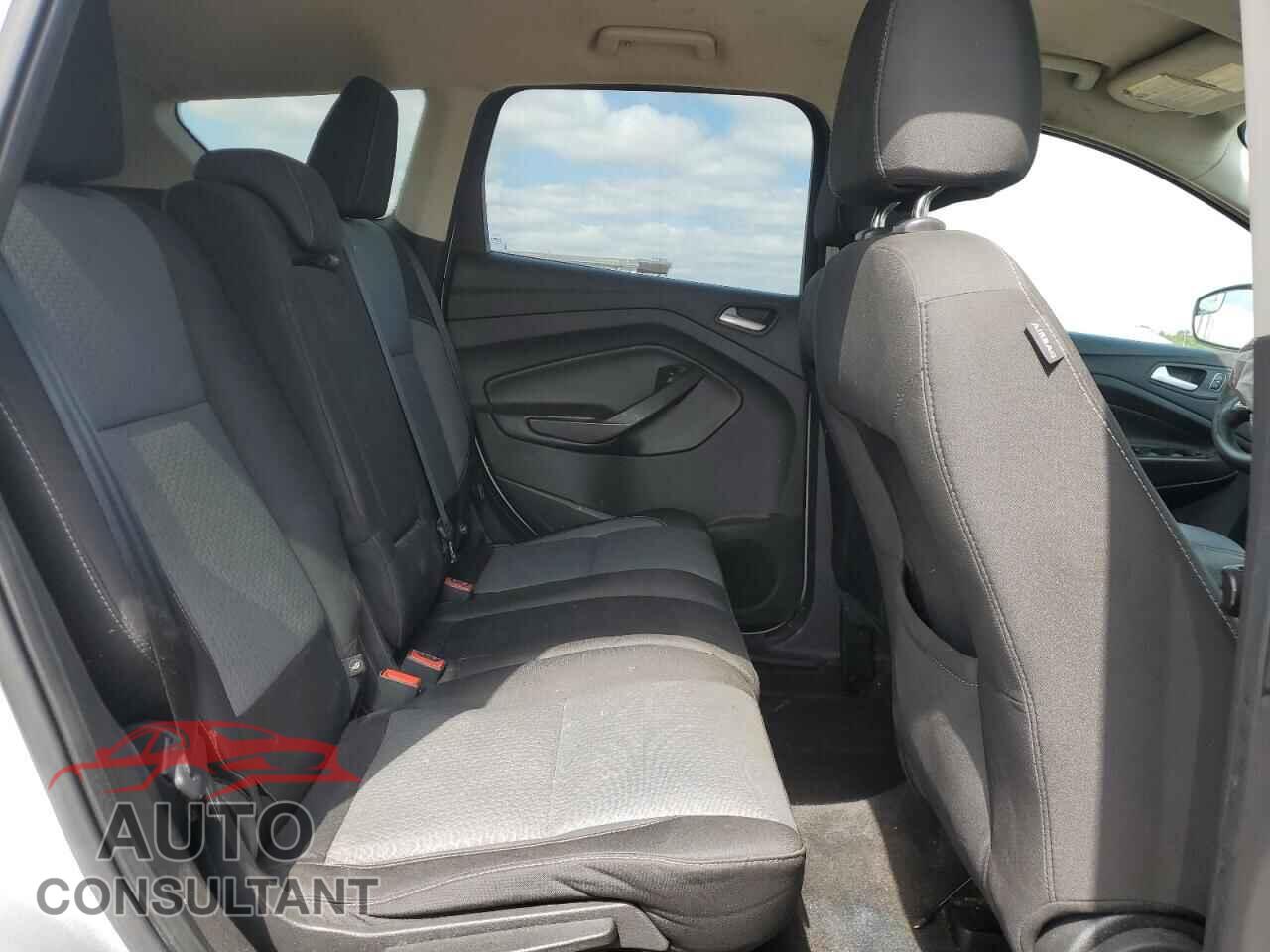 FORD ESCAPE 2017 - 1FMCU0GD2HUC93894