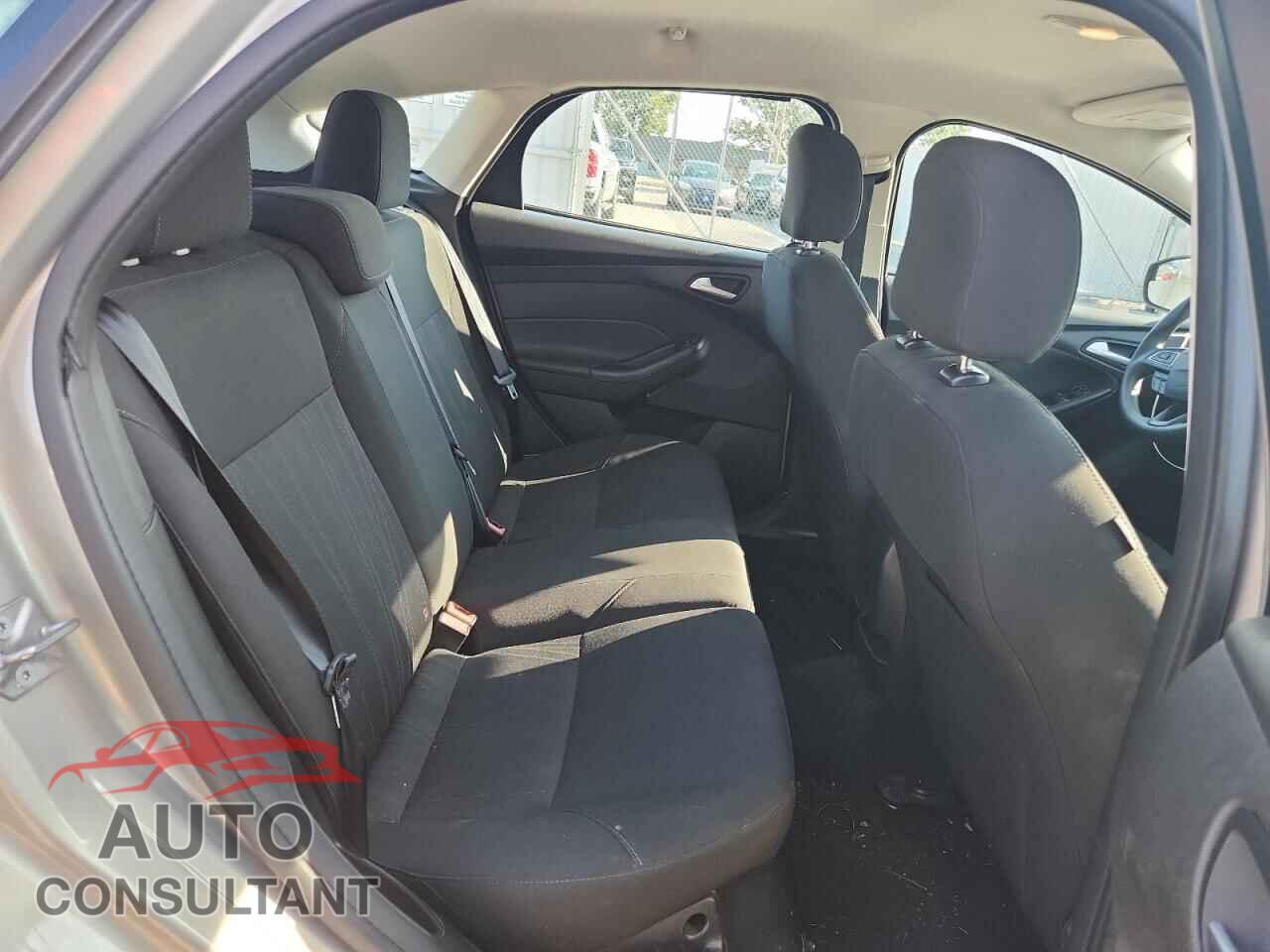 FORD FOCUS 2015 - 1FADP3K20FL373727