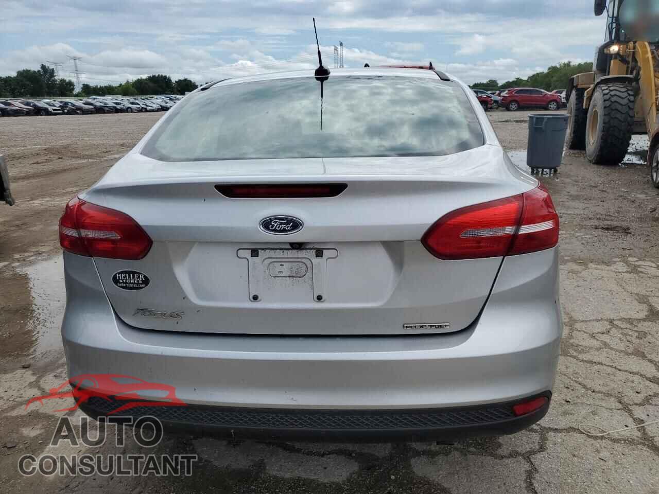 FORD FOCUS 2015 - 1FADP3E22FL209598