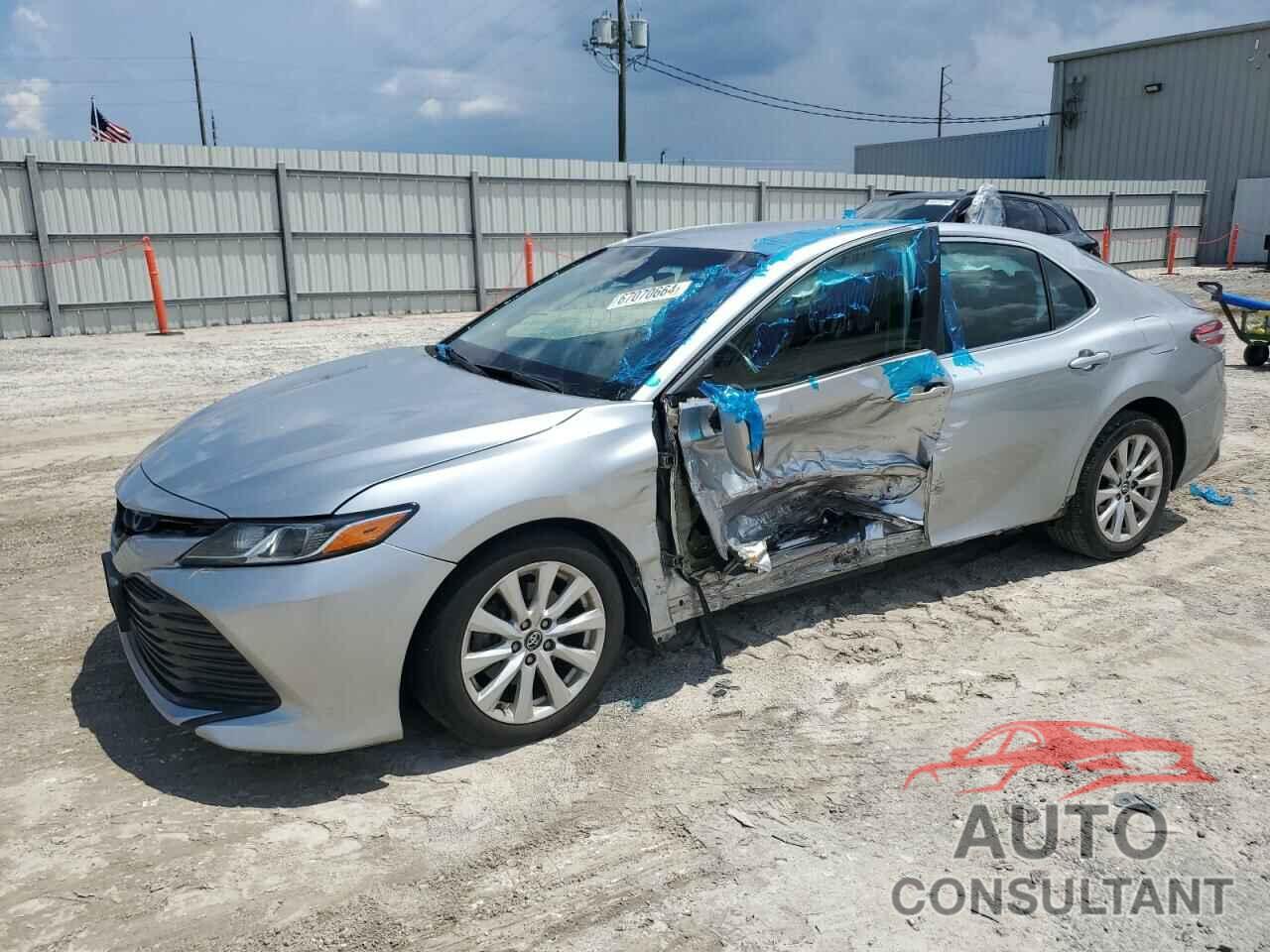 TOYOTA CAMRY 2018 - 4T1B11HK3JU052570