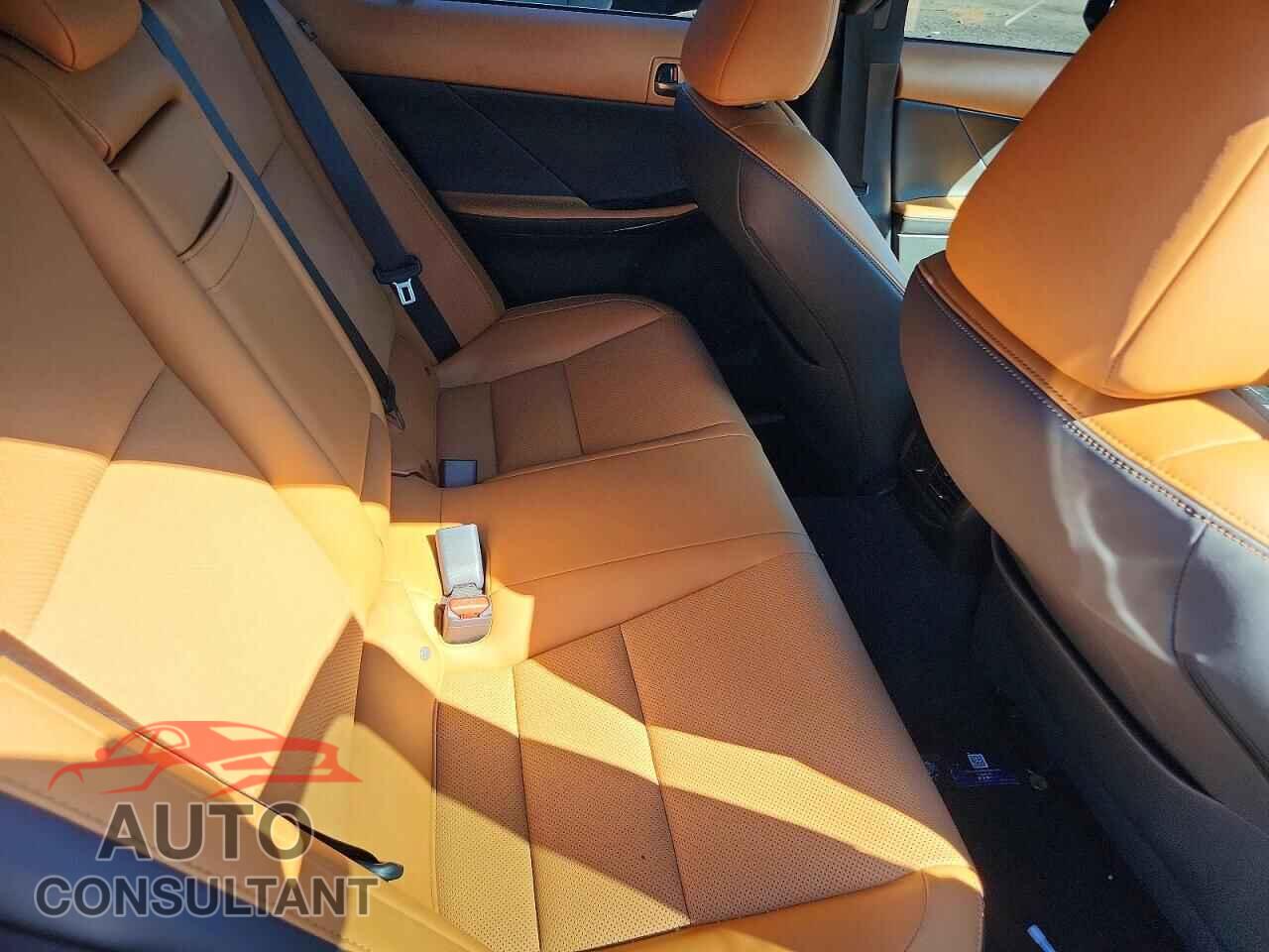 LEXUS IS 2021 - JTHC81F25M5047519