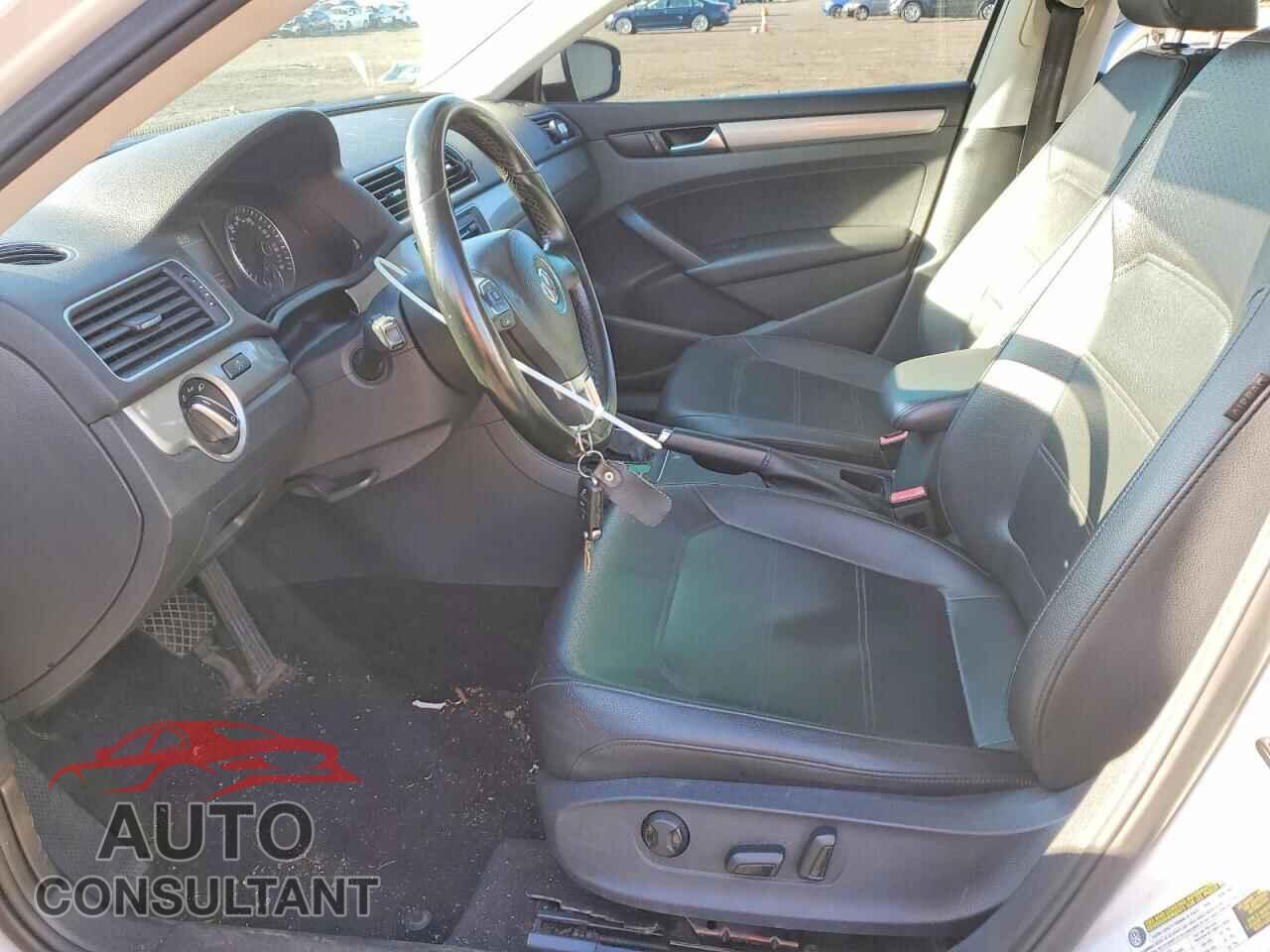 VOLKSWAGEN PASSAT 2014 - 1VWAT7A36EC098029