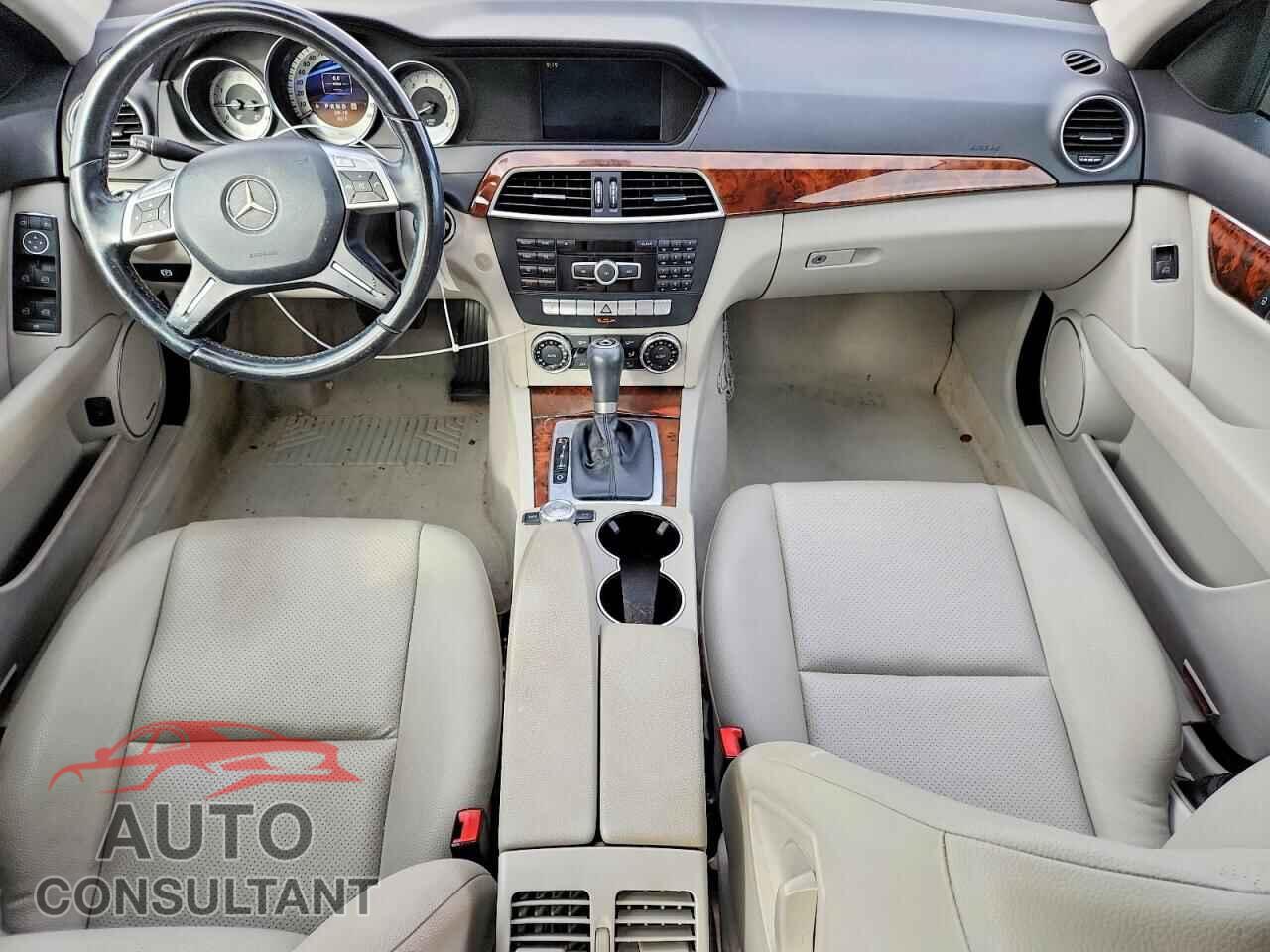MERCEDES-BENZ C-CLASS 2012 - WDDGF8BB0CA650414