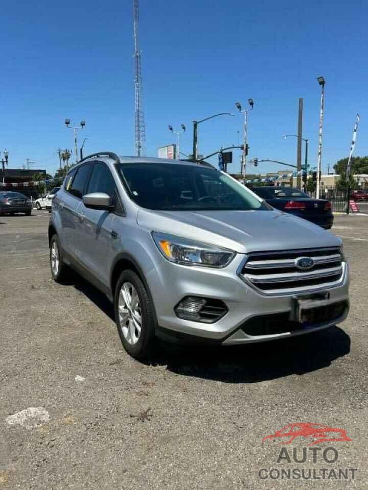 FORD ESCAPE 2018 - 1FMCU0GD8JUB15588