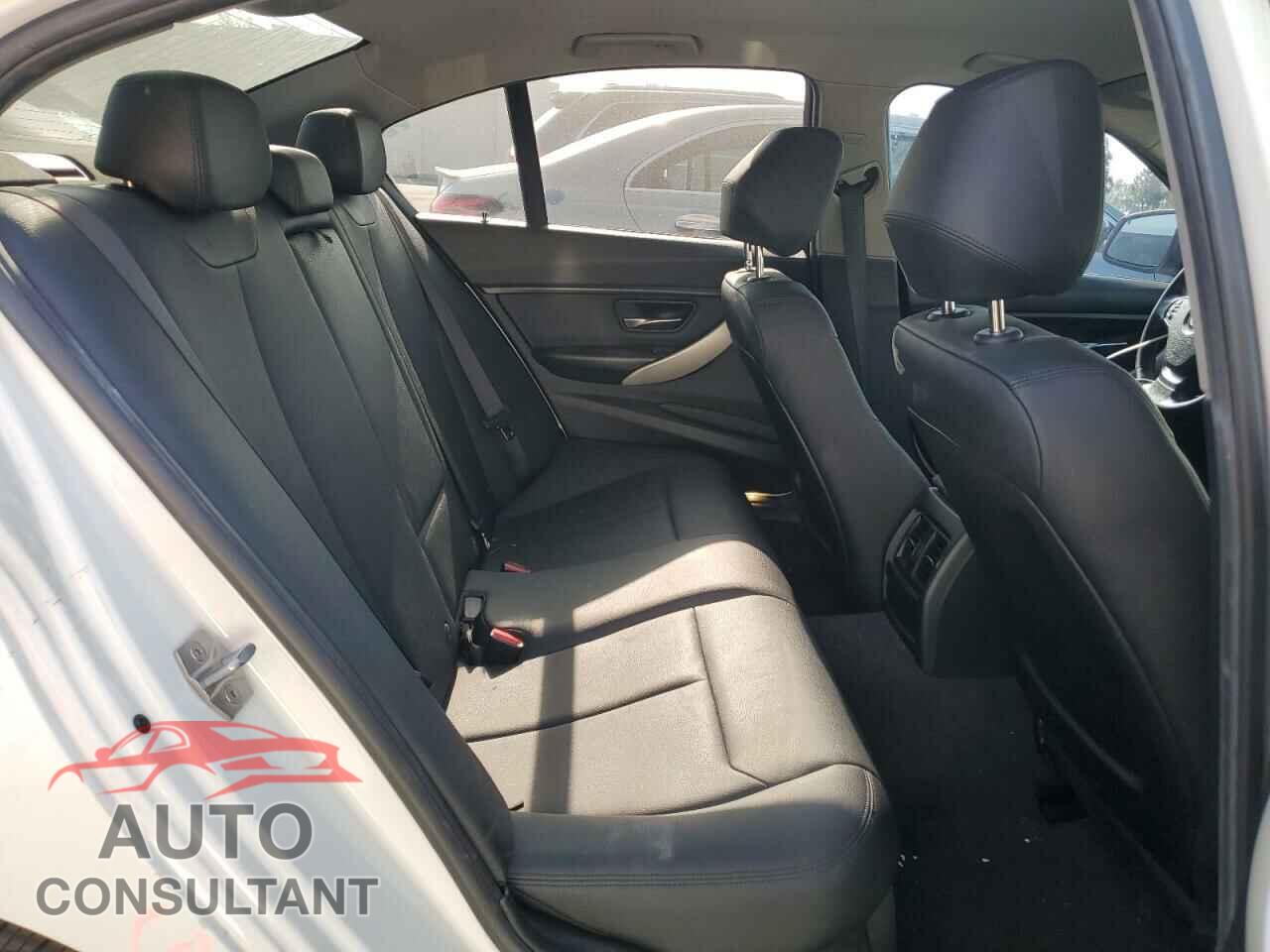 BMW 3 SERIES 2016 - WBA8E1G59GNU10298