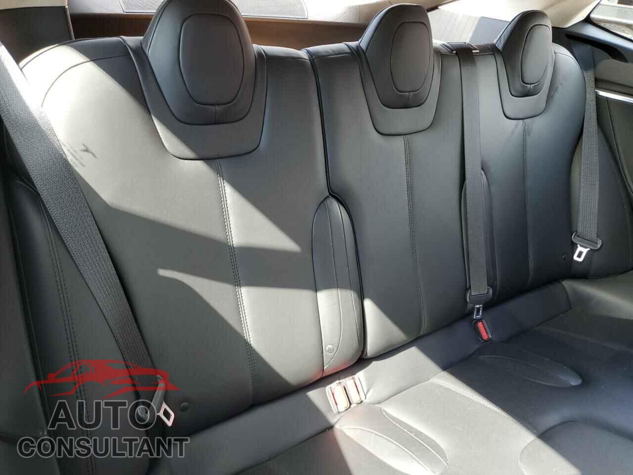 TESLA MODEL S 2014 - 5YJSA1H17EFP31977