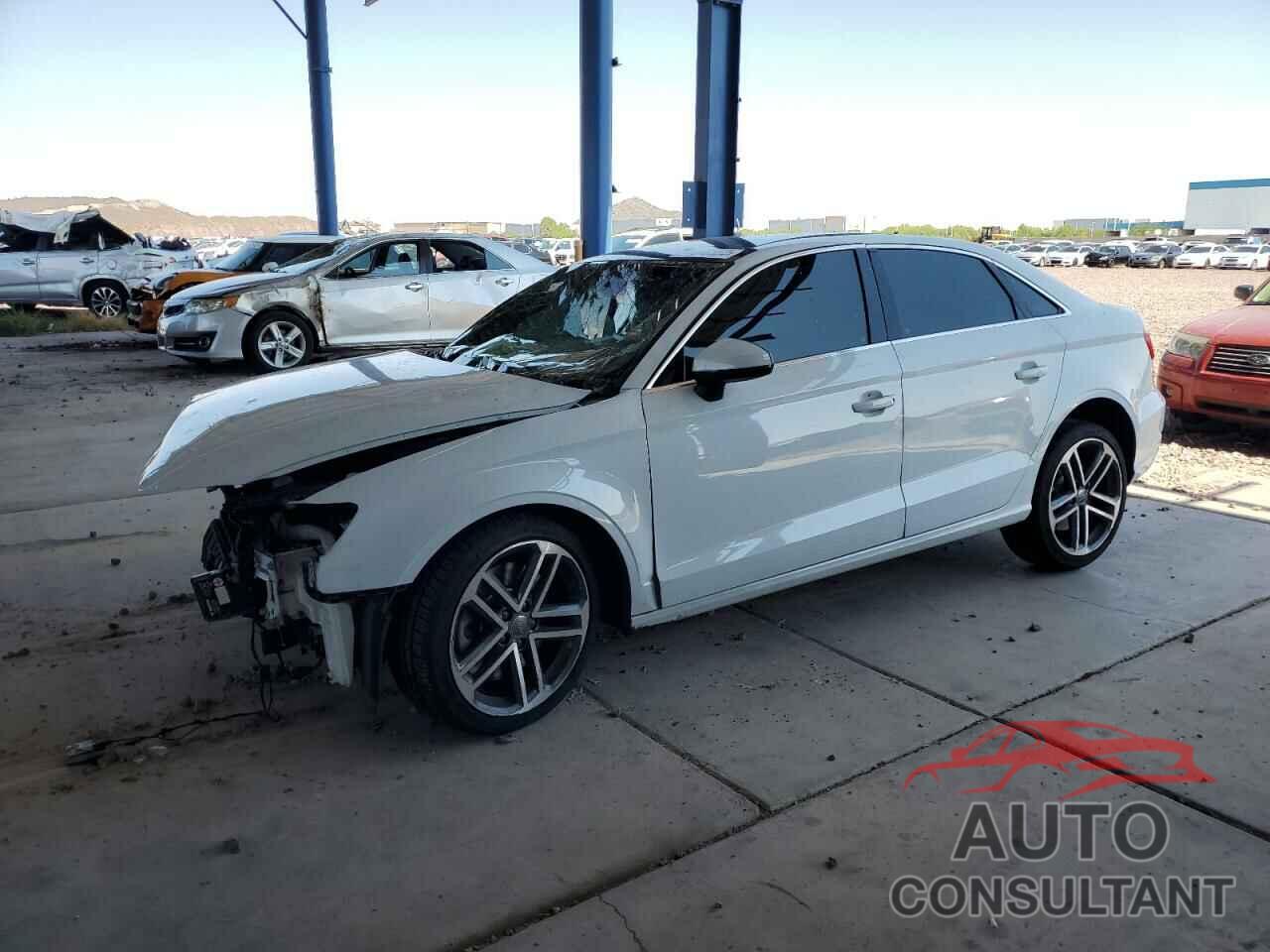 AUDI A3 2019 - WAUBEGFF8KA104292