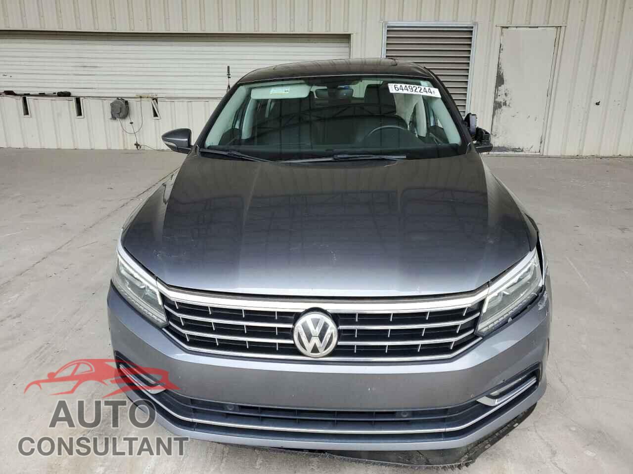 VOLKSWAGEN PASSAT 2017 - 1VWGT7A3XHC061225