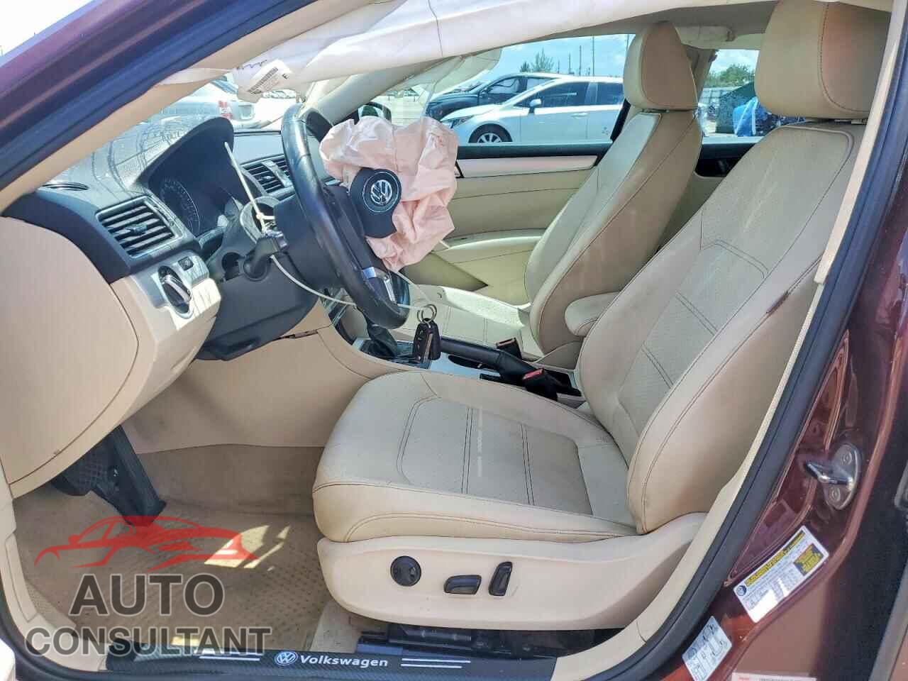 VOLKSWAGEN PASSAT 2013 - 1VWBN7A30DC089677