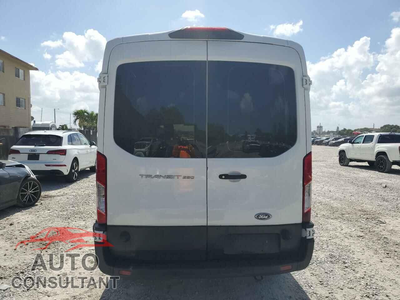 FORD TRANSIT 2019 - 1FTYR2CM5KKB66346