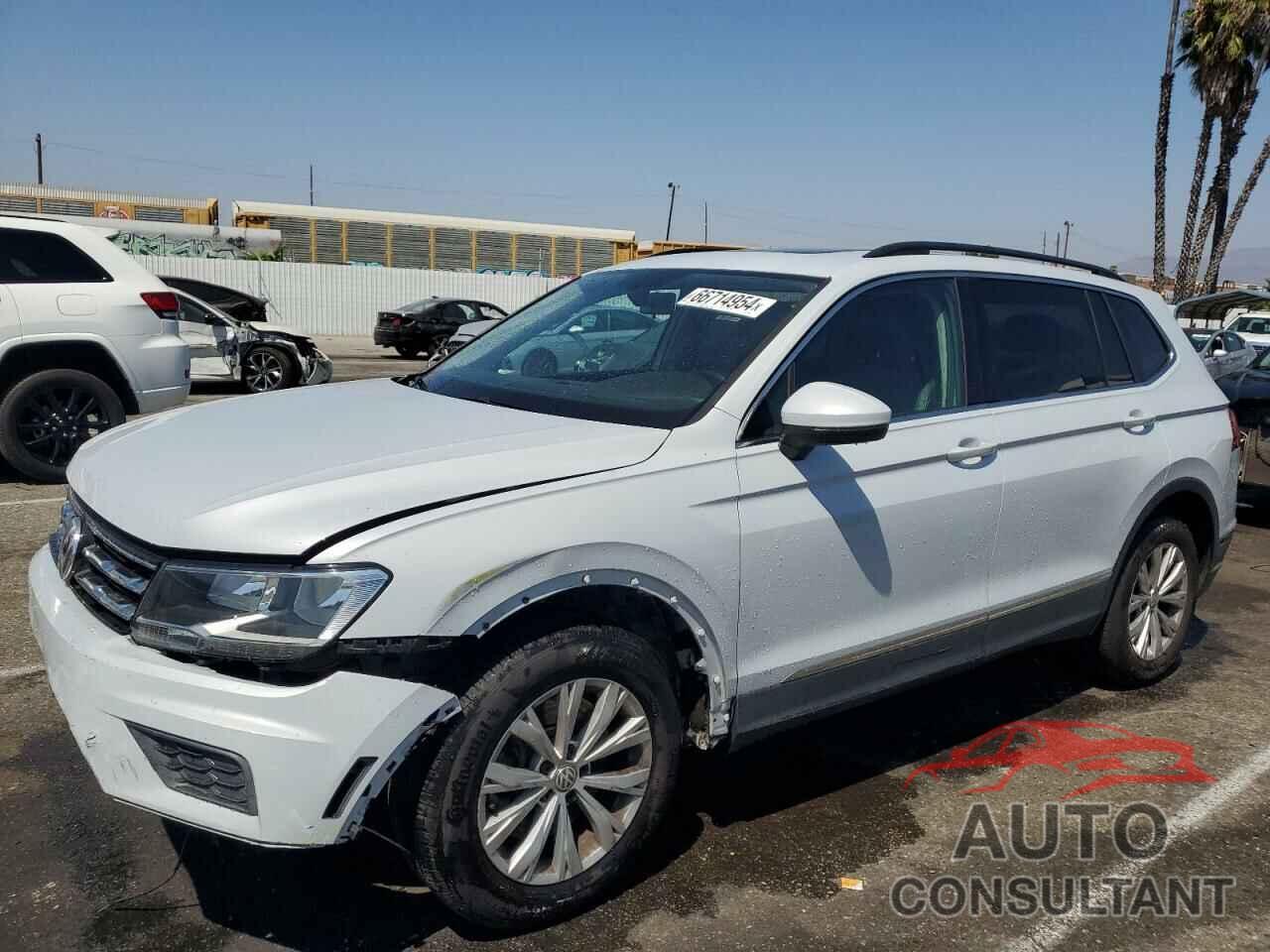 VOLKSWAGEN TIGUAN 2018 - 3VV3B7AXXJM176484