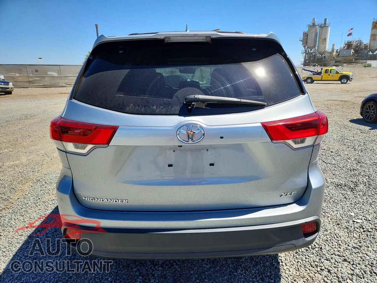 TOYOTA HIGHLANDER 2017 - 5TDKZRFH4HS511624