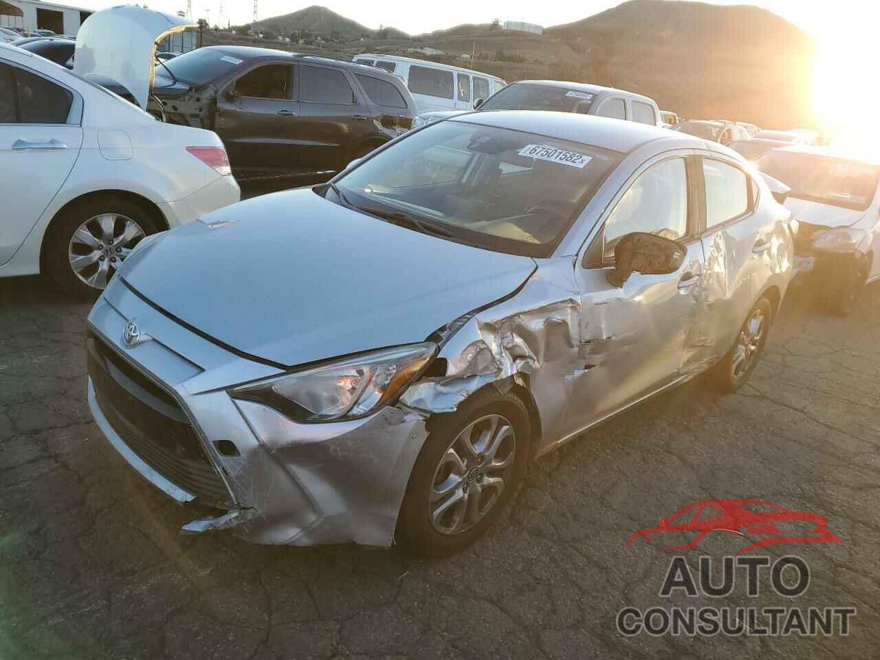 TOYOTA YARIS 2017 - 3MYDLBYV4HY187301
