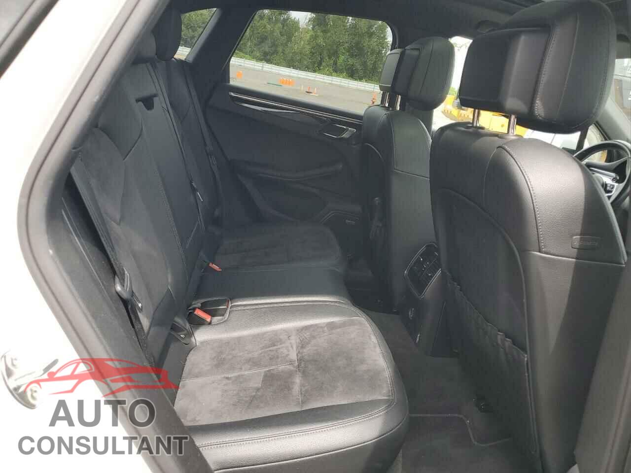 PORSCHE MACAN 2018 - WP1AA2A55JLB02268