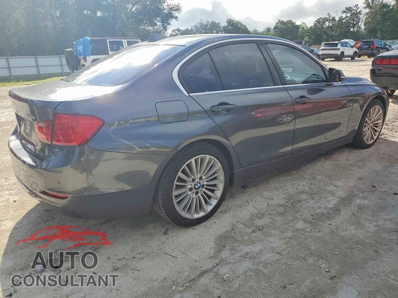 BMW 3 SERIES 2013 - WBA3C1C58DF442901