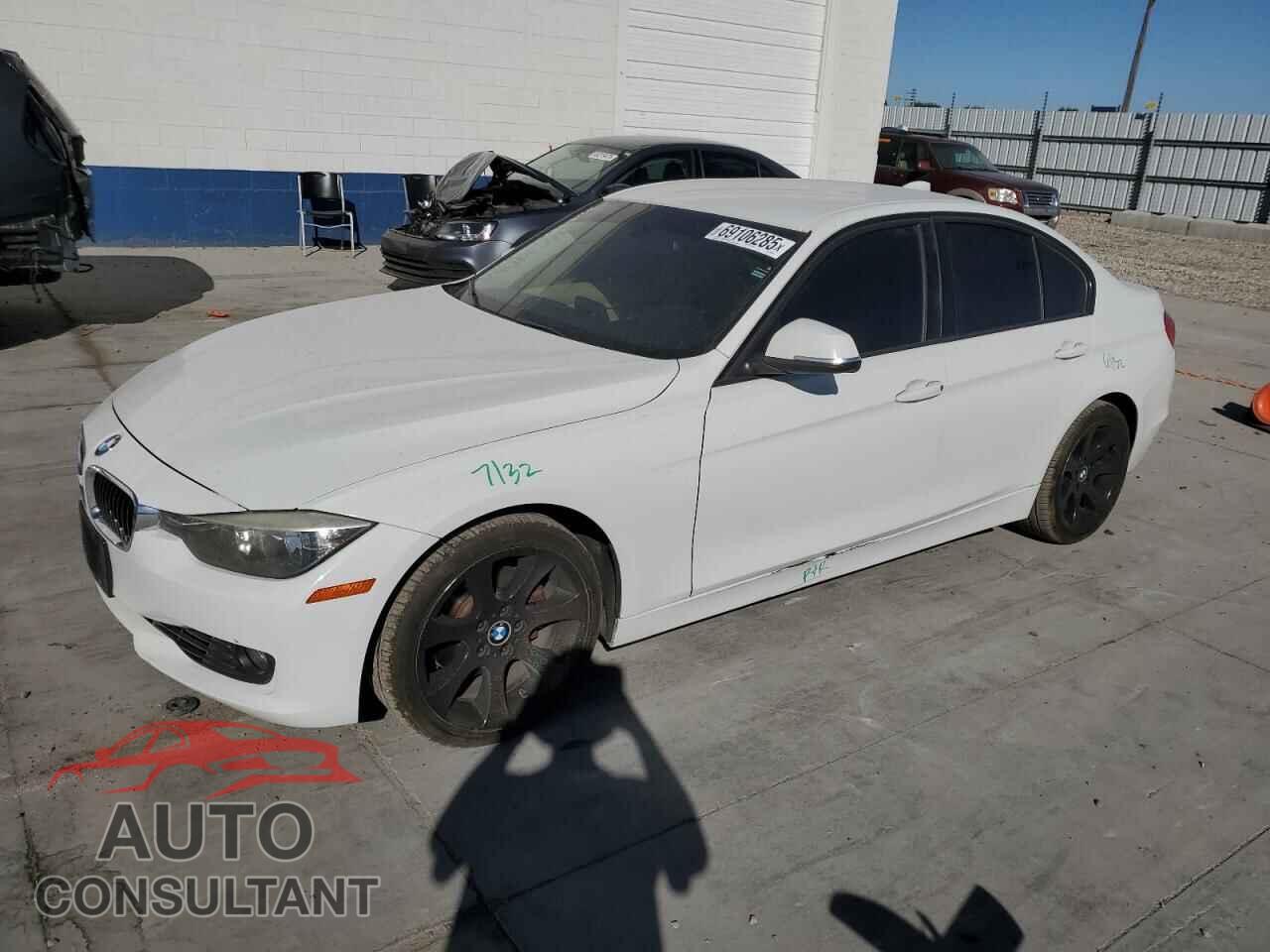 BMW 3 SERIES 2013 - WBA3C1G50DNR45189