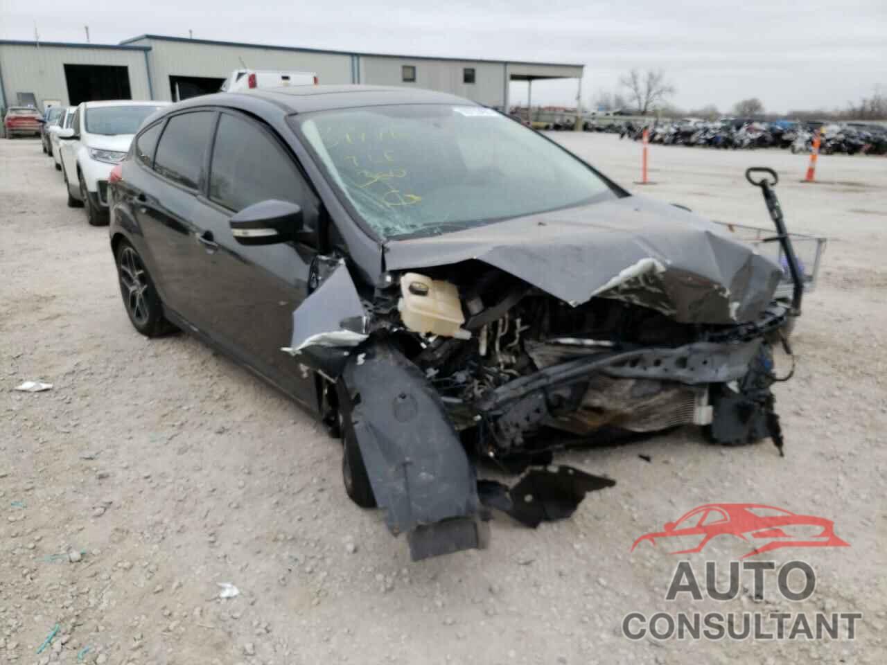 FORD FOCUS 2017 - 1FADP3M26HL347746