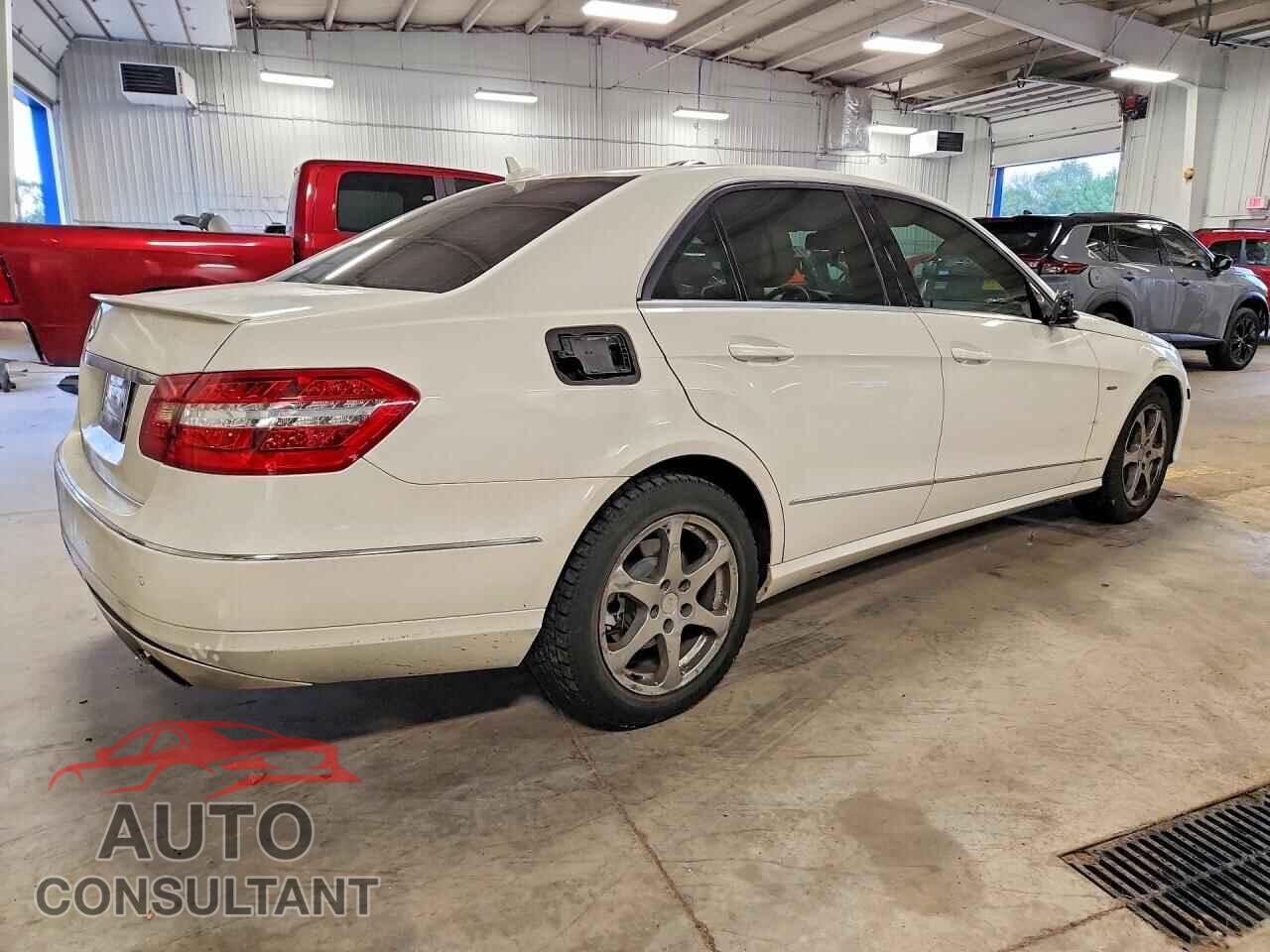 MERCEDES-BENZ E-CLASS 2012 - WDDHF5KB2CA528141