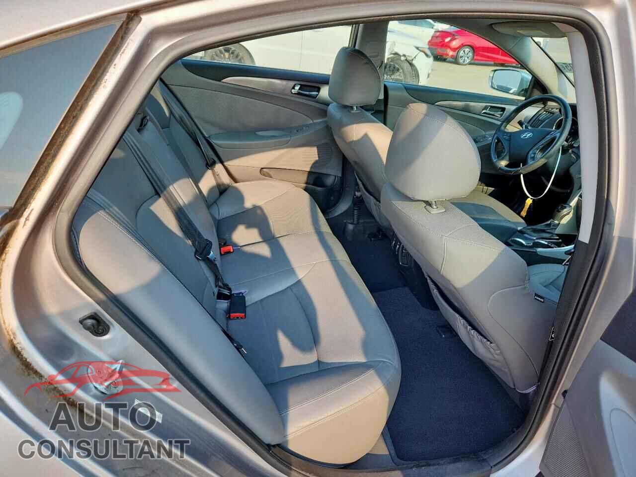 HYUNDAI SONATA 2011 - KMHEC4A47BA006912