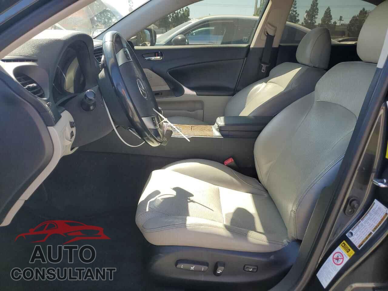 LEXUS IS 2011 - JTHBF5C21B5135851