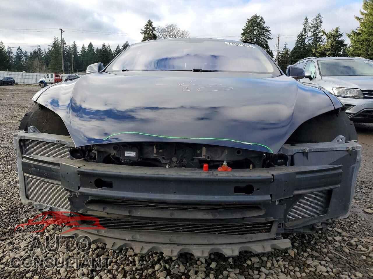 TESLA MODEL S 2013 - 5YJSA1DP5DFP10585