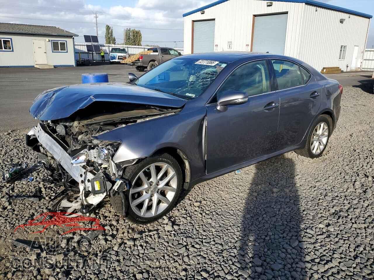 LEXUS IS 2013 - JTHCF5C26D5061883