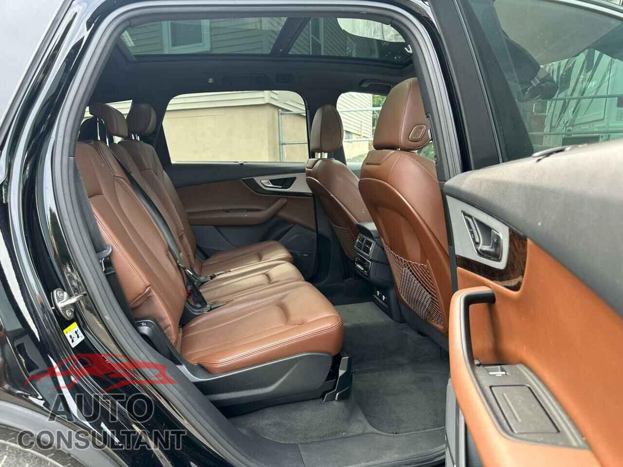 AUDI Q7 2019 - WA1LHBF7XKD027587